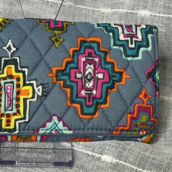 Vera Bradley Painted Medallions Pattern Fall 2017 Tri Fold Magnetic Closure NWOT - Picture 4 of 12